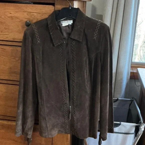 Elegant Brown Suede Fringe Jacket - Picture 10 of 10